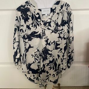 Amour Vert - 3/4 sleeve silk blouse. hi low hem. Made in USA